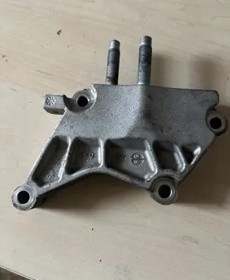 KIA Sportage Engine mounting bracket