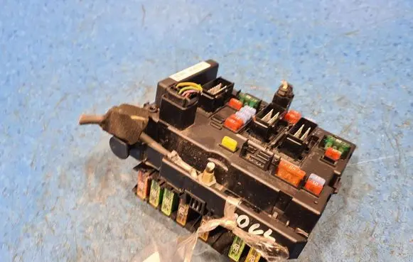Peugeot 206 CC SAM control unit 9657608780