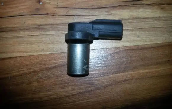 Mazda 626 Crankshaft position sensor fsd718230
