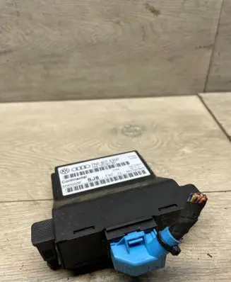 Volkswagen PASSAT B7 Gateway control module 1K0907951 7N0907530P 5WK50029F