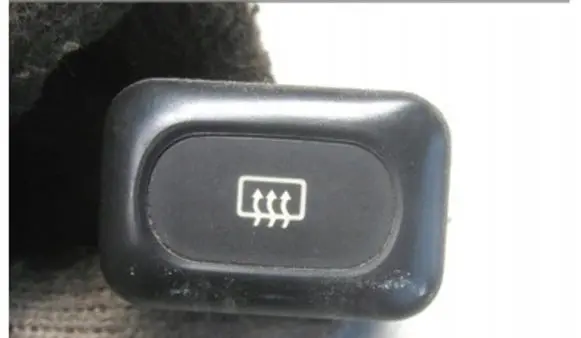 Nissan Serena Windscreen/window heater switch