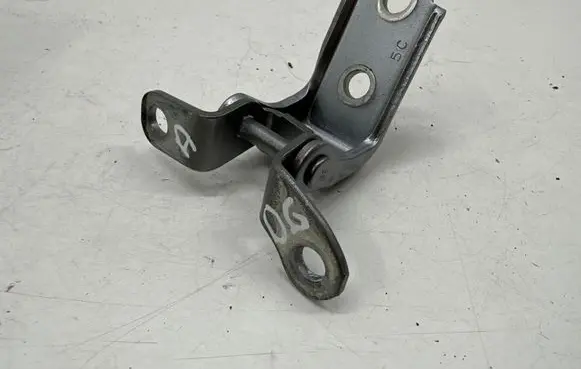Toyota RAV 4 (XA50) Rear door lower hinge