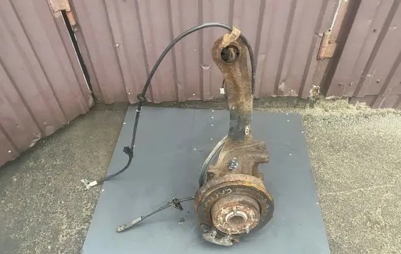 Rear wheel hub spindle/knuckle