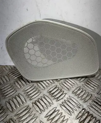 Volvo XC90 Dash center speaker trim cover 31389993