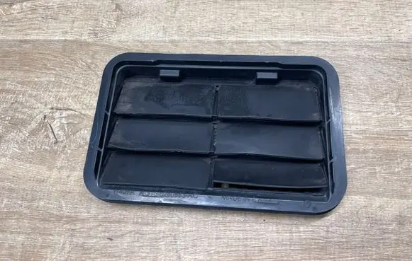 Ford Kuga II Quarter panel pressure vent AG13B280B63AC W409A