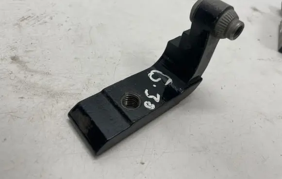BMW 5 G30 G31 Rear door lower hinge 7333094