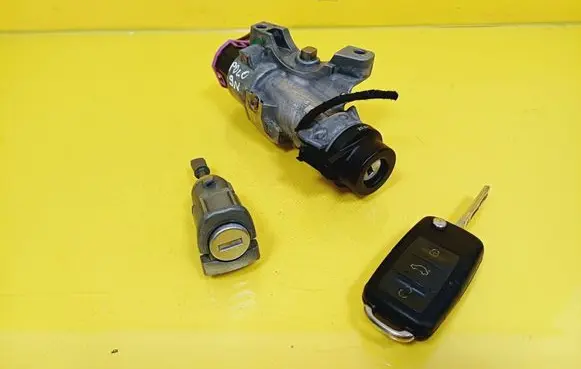 Volkswagen Polo IV 9N3 Ignition lock 4B0905851N