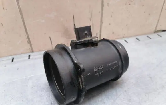 Audi A4 S4 B7 8E 8H Mass air flow meter 059906461K