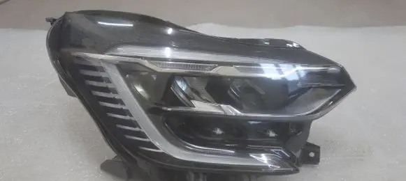 Renault Captur II Headlight/headlamp 260104900R 01393012