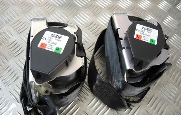 Volvo V90 Cross Country Seat belt trim 