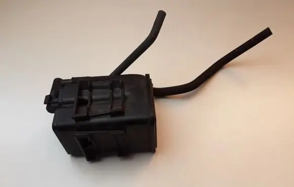 Active carbon filter fuel vapour canister
