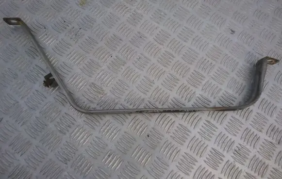 Fuel tank mounting bracket