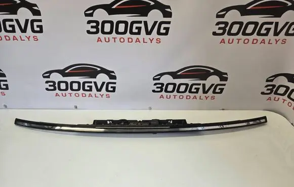BMW X7 G07 Trunk door license plate light bar 7458169 17705000 18115000