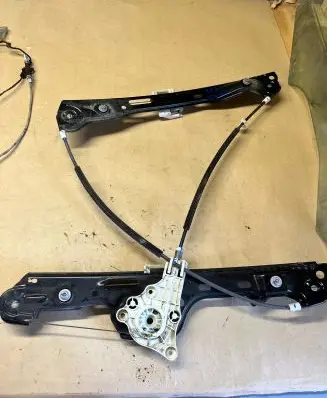 BMW 1 E81 E87 Front window lifting mechanism without motor 7067795 7138465