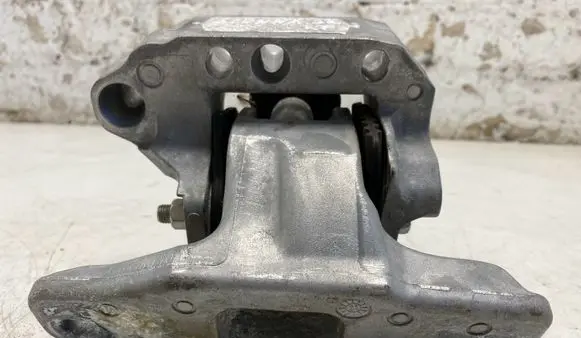 Toyota Sienna XL40 IV Engine mount bracket 