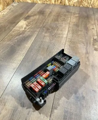 Mercedes-Benz R W251 Fuse module A1645402372 YAP27237 13541816