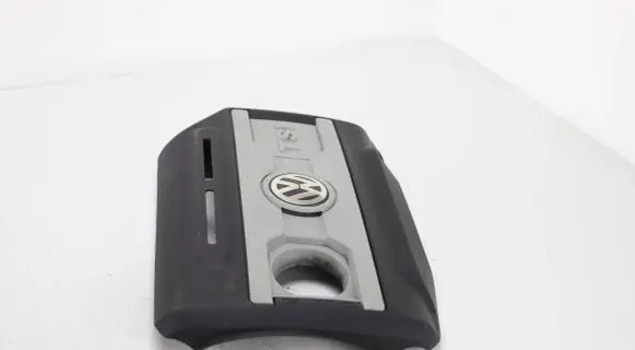 Volkswagen PASSAT B7 Engine cover (trim) 06J103925F