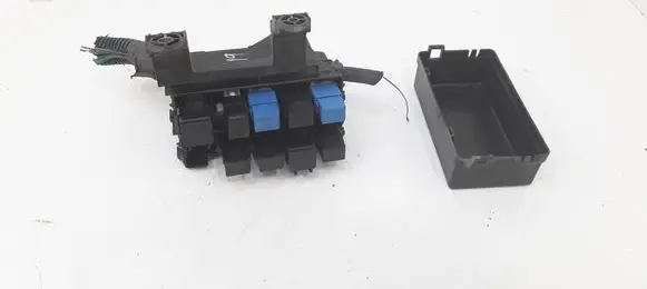 Nissan Almera Tino Relay mounting block 