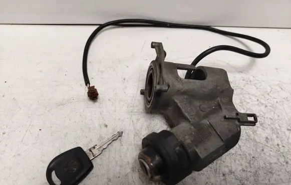 Volkswagen Golf III Ignition lock 357905851D
