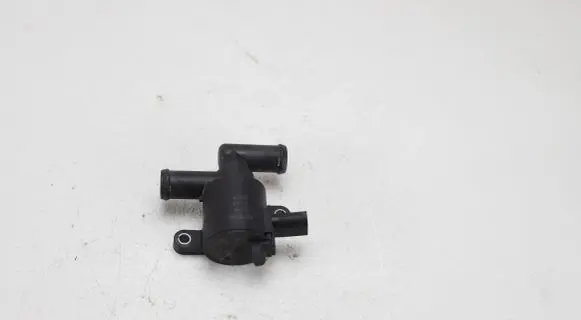 Volkswagen PASSAT B8 Coolant heater control valve 3Q0122096F