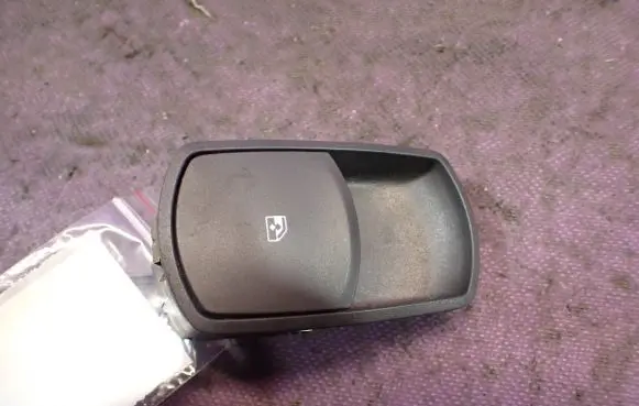 Opel Corsa D Quarter vent window switch 13189333RW