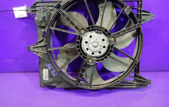Renault Clio III Fan set 8200685713J
