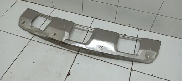 Mercedes-Benz ML W164 Rear bumper trim bar molding