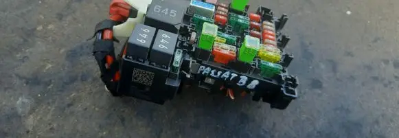 Volkswagen PASSAT B8 Fuse box set 5Q0937615C