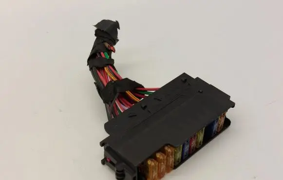 Volkswagen PASSAT B8 Fuse module 8K0937501