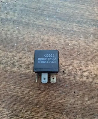 Audi A6 S6 C4 4A Other relay 8D0951253A