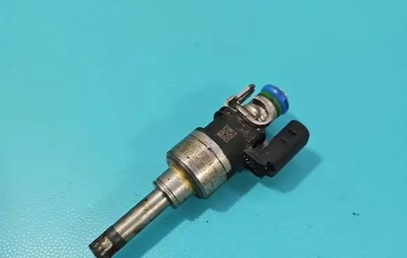 Ford Focus Fuel injector DS7G9F593EA IMPRK1564005