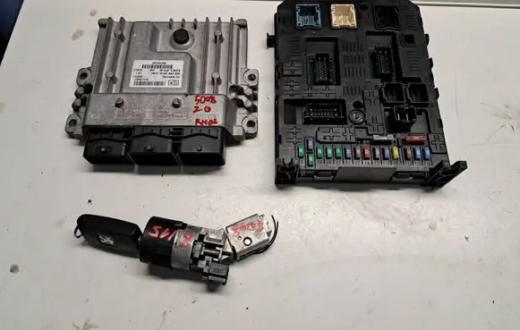 Peugeot 5008 Engine ECU kit and lock set 9667082380