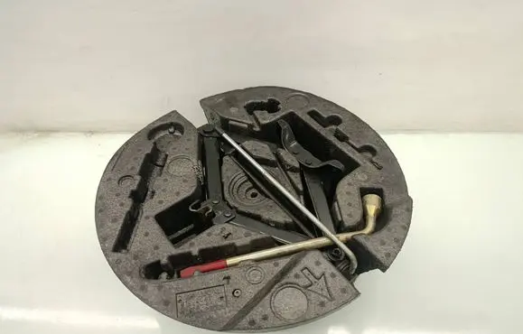 Volvo V70 Tool set 31202041