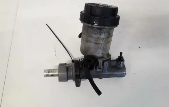 Volvo S40, V40 Master brake cylinder L481412