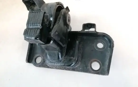 Toyota Verso Engine mount bracket