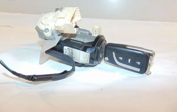 Toyota Avensis T270 Ignition lock 4502002281 450200203 8978305030