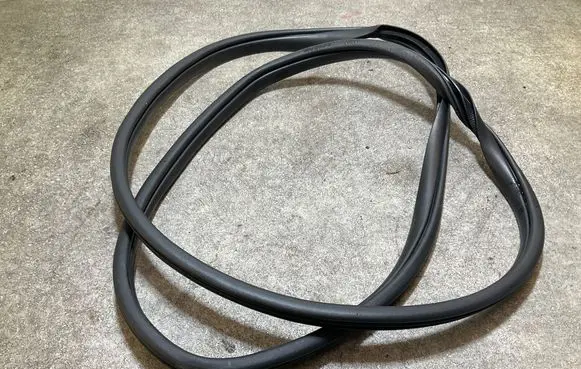 Hyundai Kona II Rear door rubber seal (on body) 