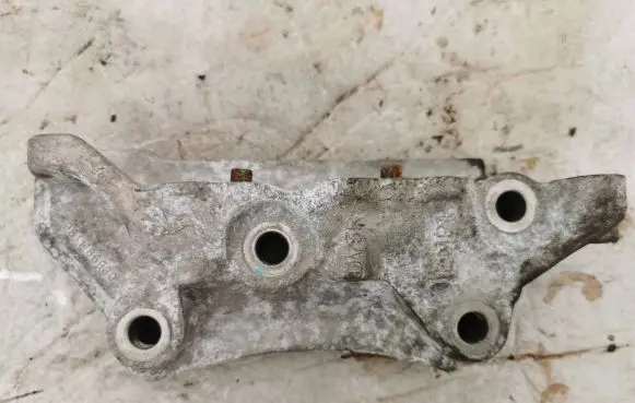 Peugeot 2008 II Engine mounting bracket 9811186980