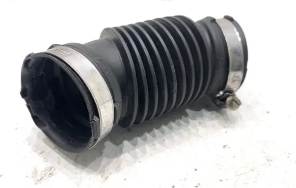 Dacia Sandero Intercooler hose/pipe 165750995R