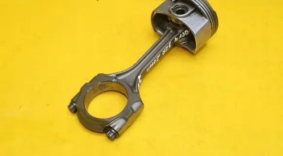 Toyota RAV 4 (XA40) Piston with connecting rod