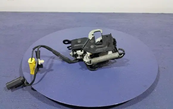 BMW Z4 E85 E86 Engine bonnet/hood lock/catch 7347410