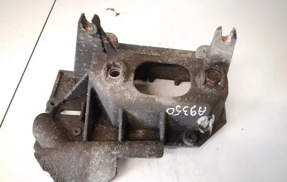 Nissan Note (E11) Engine mounting bracket