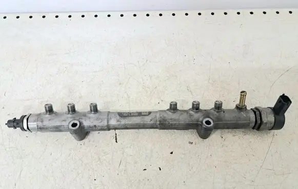 Volvo V70 Fuel main line pipe 0445215023 30777554