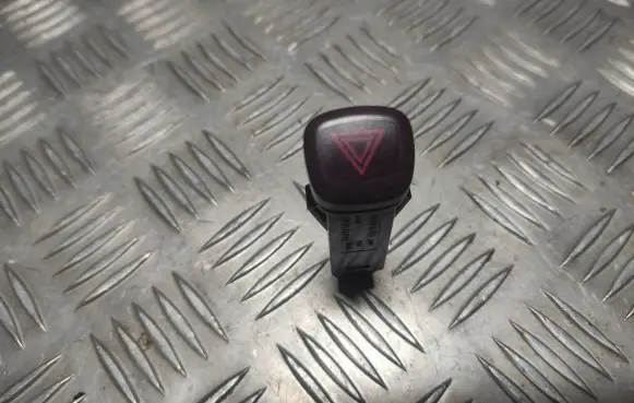 Volvo XC90 Hazard light switch 9168302 04W114