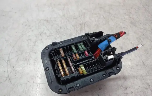 Mercedes-Benz C W205 Fuse module A2225403150