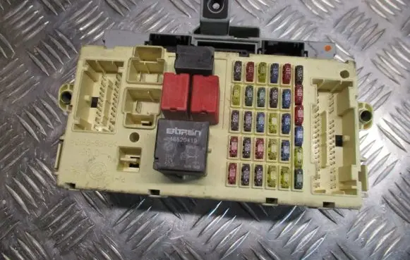 Alfa Romeo 147 Fuse box set 40110115
