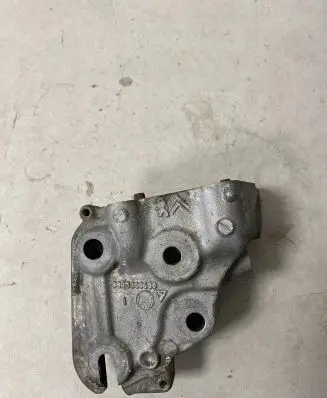 Peugeot Traveller Engine mounting bracket 9805300680