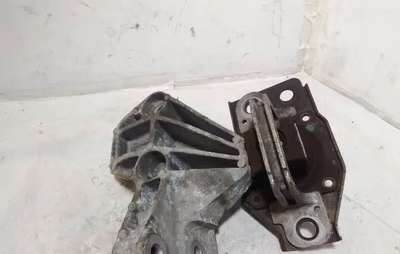 Nissan Qashqai+2 Engine mount bracket 11210JD500