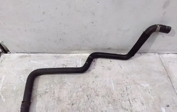 Land Rover Discovery 4 - LR4 Engine coolant pipe/hose