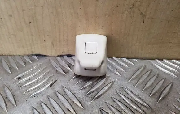Sun visor clip/hook/bracket